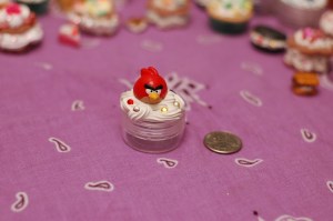 This dude was sitting on my desk, minding his own business, until  I came along and stole square display container from him, (for a failed experiment but it will be useful in time), rendering him virtually homeless. So, in order to make up for it I set him free.  Well, the point is that this time the "frosting" is supposed to resemble a cloud. Hopefully :p