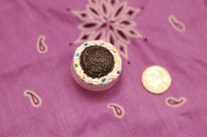 This is the froo froo oreo container with cake frosting and bling dots. You know how hard I try to refrain from using pink for everything~?!?!