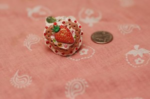 This one to me looks like someone squished all the cream out of the cookie sammich. Hehehe I guess I'm guilty! But at least it gave me a chance to add that cute red gem border.. :) 