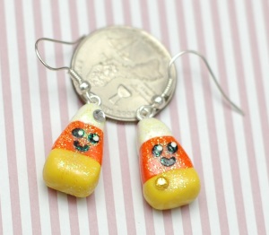 After the cakes, I made this pair of earrings to be festive n' stuff. Kawaiiiii 