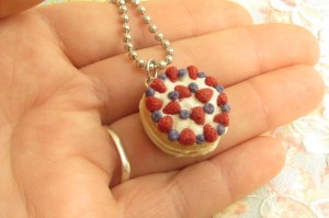 This is modeled after a Genoise Cake (ooooo fanccyyyyy). I've been having a lot of fun with layered cakes lately.